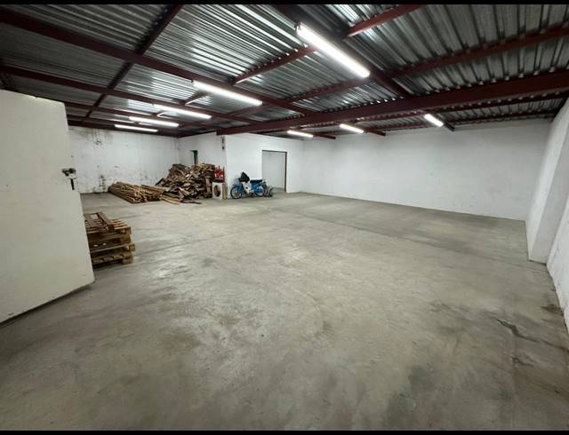 548M² WAREHOUSE TO LET IN LANSERIA